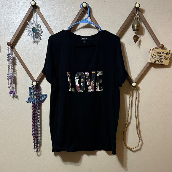 Torrid Black Tee with Floral Graphic - Picture 1 of 4